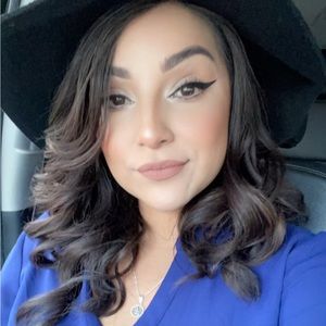 Meet your Posher, Laura